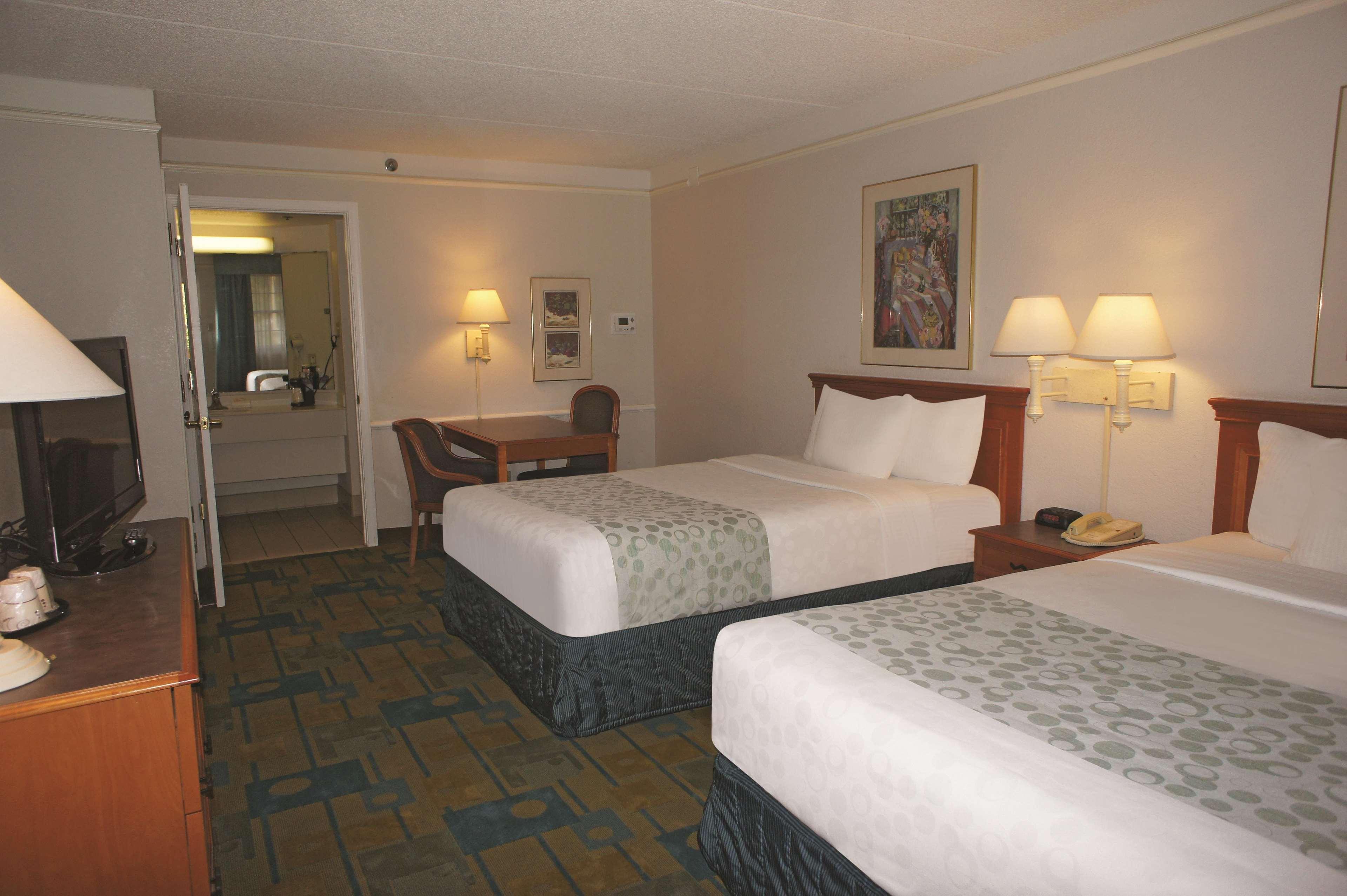 Days Inn By Wyndham San Diego Vista Eksteriør bilde