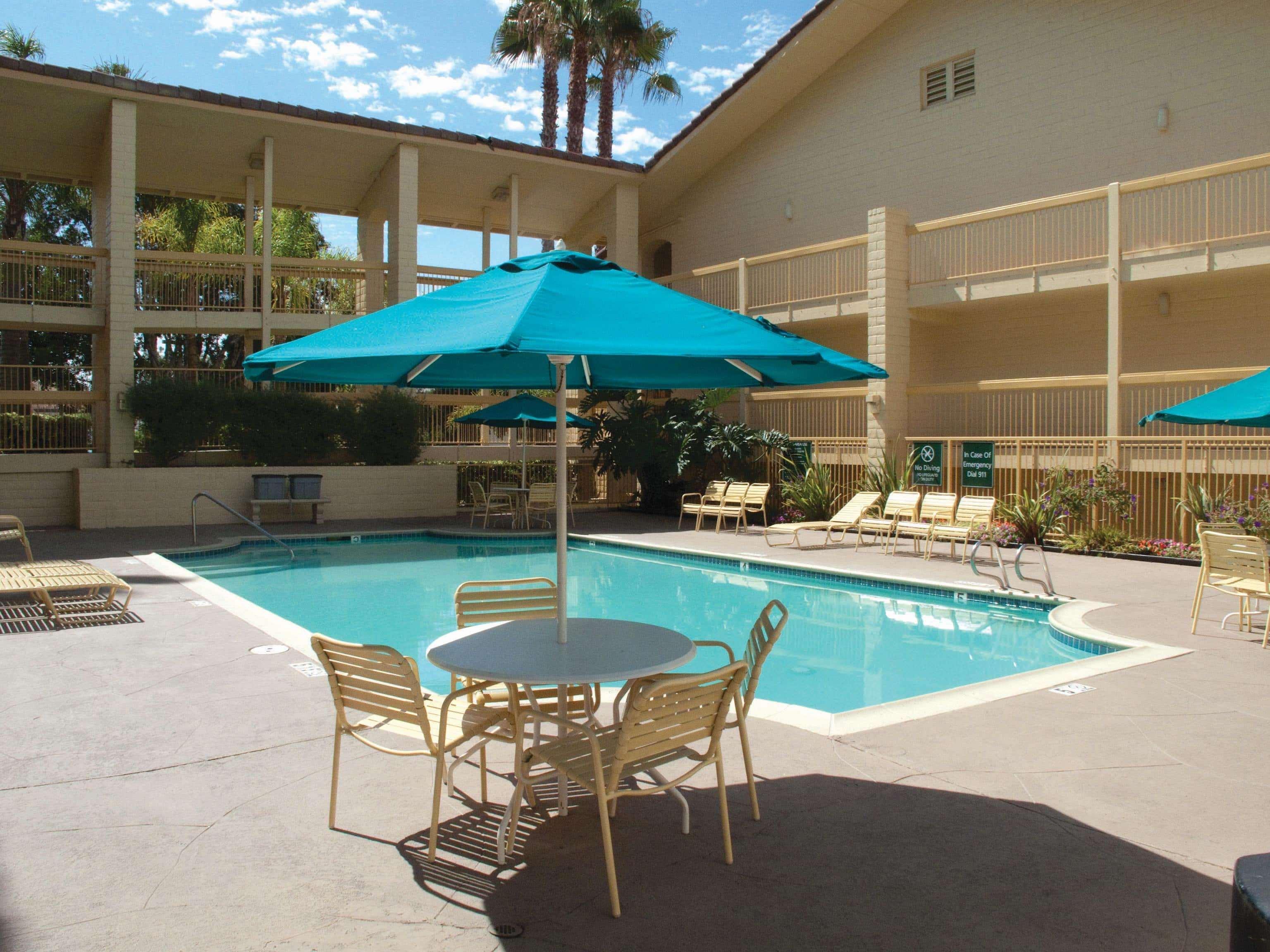 Days Inn By Wyndham San Diego Vista Eksteriør bilde